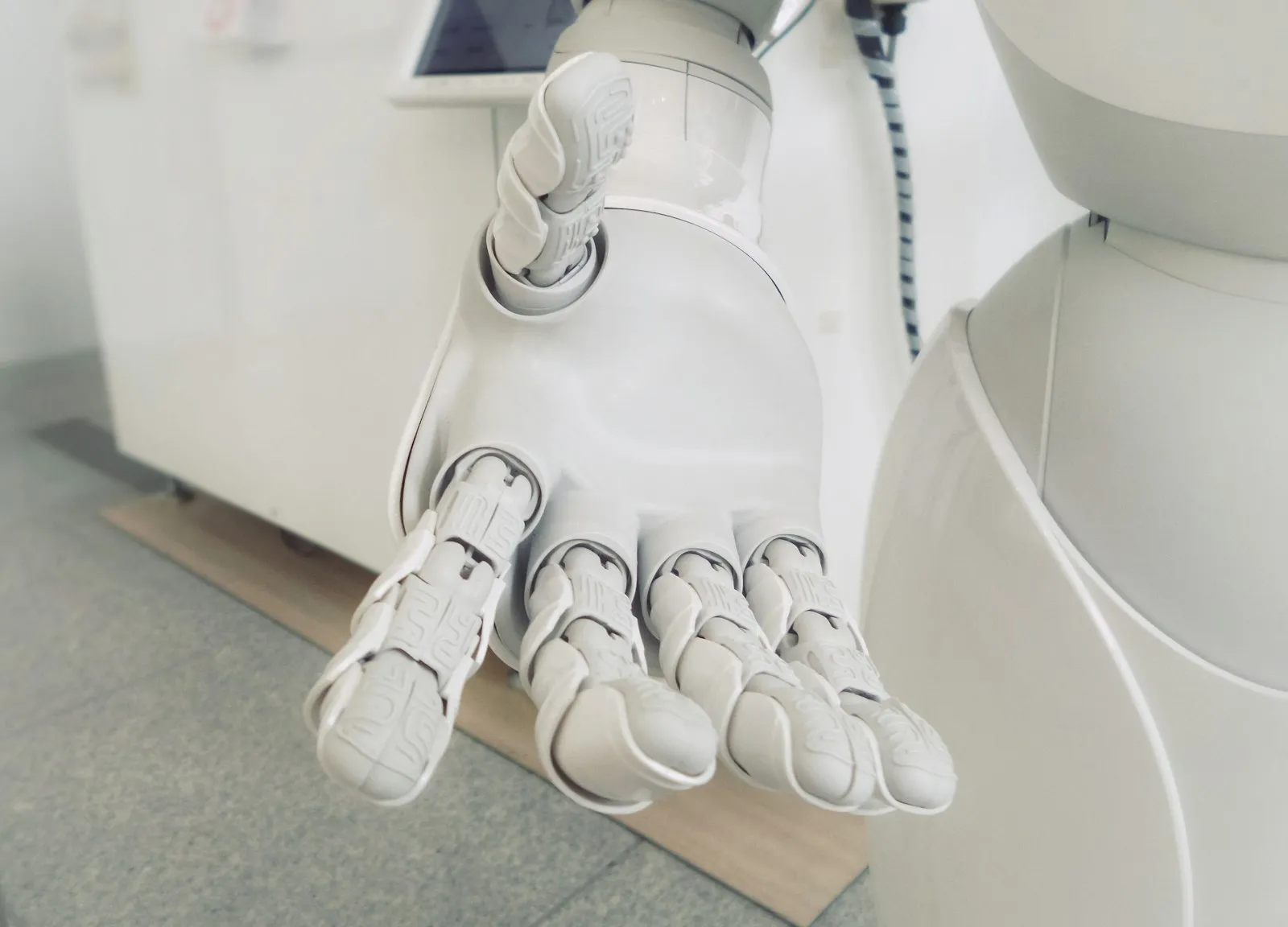Chatbot vs Callbot: Which One Should You Deploy First?